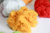 Fibre de polyester en vrac pour rembourrage de couettes, oreillers, canapés, jouets en peluche, matériau de rembourrage recyclé, rembourrage moelleux et rebondissant, vente en gros d'usine 2025