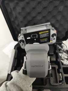 Dron Comercial Matrice 4T con Cámara 4K HD de 48MP, Control Remoto, Plegable, Fácil de Usar para Principiantes, Más de 40 Minutos de Tiempo de Vuelo, GPS Galileo, LED - Product Image 3