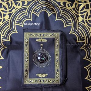 Tapis de prière de poche en gros-Tapis islamique Qibla de voyage léger, Tapis de prière portable avec logo personnalisé avec <span class=keywords><strong>boussole</strong></span> (quantité minimale de commande 100 pièces) - Product Image 3