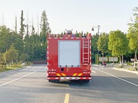 Nouveau Véhicule de Secours et d'Extinction d'Incendies Diesel Dongfeng Aérien 4x2 à Transmission Automatique, Capacité de Réservoir 3001-5000L