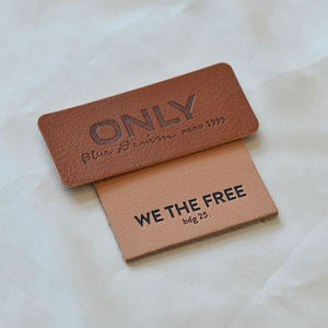 Patch personnalisé en cuir PU pour vêtements avec logo gaufré ou en relief, à coudre, pour étiquette tissée personnalisée de vêtement - Product Image 1