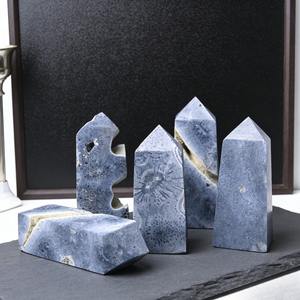 Vente en gros CrystalHola Corail bleu naturel en colonne carrée, tendance mode, cristal apaisant, décoration pour la maison, le bureau et la chambre - Product Image 5