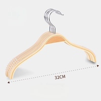 Cintres populaires en contreplaqué pour pantalons et jupes Robe décontractée Cintres en bois pour enfants Logo personnalisable pour garde-robe et cuisine