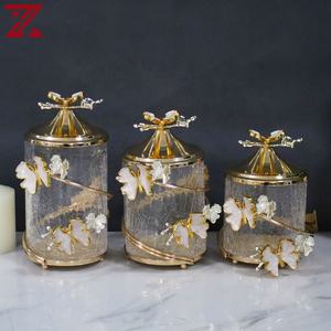 Pot à nourriture en verre texturé transparent avec support métallique papillon, personnalisable, solide et durable, directement de l'usine - Product Image 3