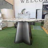 Table à manger moderne de luxe personnalisée en marbre Calacatta Viola, plateau poli en pierre à veines violettes, base en métal noir pour hôtel/villa