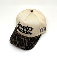 OEM ODM Luipaardprint Blad Visor Twee Kleurige Baseball Pet Aangepaste Cursieve Letter Hart Zijtext Borduurwerk Katoen Unisex Mode