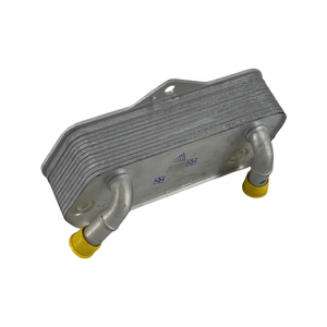 02E409061D 02E409061E ชิ้นส่วนเครื่องยนต์เกียร์น้ํามันคูลเลอร์สําหรับ Audi VW - Product Image 2