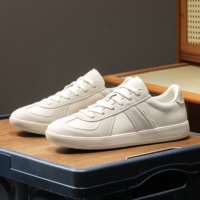 Baskets décontractées classiques de style allemand pour hommes, en cuir et daim blancs, à lacets, pour la ville