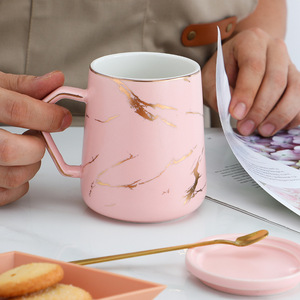 Taza <span class=keywords><strong>de</strong></span> Cerámica con Borde Dorado, Tapa y Cuchara, <span class=keywords><strong>Diseño</strong></span> Moderno y Minimalista, Par a Juego, Taza <span class=keywords><strong>de</strong></span> Café <span class=keywords><strong>para</strong></span> Parejas, Regalo <span class=keywords><strong>de</strong></span> <span class=keywords><strong>Boda</strong></span>, Empaquetado en Caja <span class=keywords><strong>de</strong></span> Regalo - Product Image 4