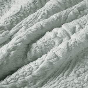 Mini juego de edredón DB Ultra Plush con medallón bordado de piel sintética - Product Image 6