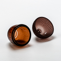 Pot à bougie en verre de forme unique marron avec couvercle