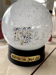 100 मिमी राल बर्फ बॉल मुस्लिम निर्माण पर्यटन स्मारिका गहनों के लिए अनुकूलित पानी बर्फ की दुनिया - Product Image 2