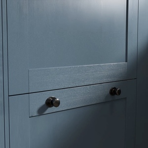 Armoires de cuisine classiques de style Shaker gris-bleu avec poignées noires <span class=keywords><strong>et</strong></span> plan de travail en marbre, placards en <span class=keywords><strong>bois</strong></span> sur mesure en forme de U pour la maison - Product Image 4