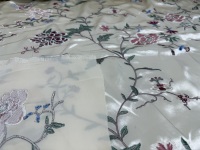 Tissu en acétate lourd brodé avec un motif floral multicolore, plusieurs couleurs disponibles pour les vêtements Abaya et Robe