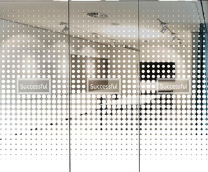 Pellicola trasparente in vetro per animali domestici con stampa UV creativa ispiratrice per ufficio Design Design moderno in stile ufficio - Product Image 3