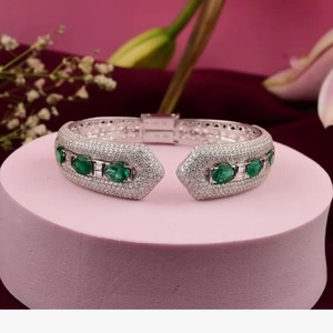 Bracelet de luxe en pierre vert émeraude avec diamant moissanite serti baguette, argent 925, bijoux imposants - Product Image 3