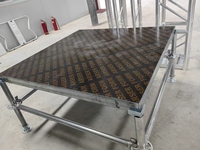 Plateforme de scène portable en alliage d'aluminium Layher à hauteur réglable, charge lourde, pliable, montage rapide, pont modulaire antidérapant