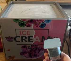 Rouleau Plateau À Crème Glacée Yaourt Frit Machine À <span class=keywords><strong>Glace</strong></span> Remuer Yaourt Machine Frit <span class=keywords><strong>Mini</strong></span> Maison Machine À Crème Glacée Instantanée - Product Image 6