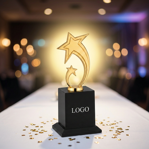 Elegante Trofeo Estrella Portátil Chapado en Oro con Logotipo Grabado para Eventos Deportivos y de Juegos - Product Image 1