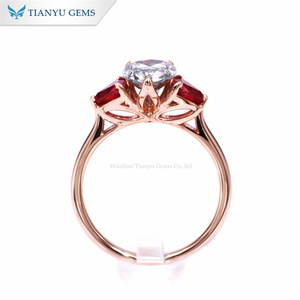 Tianyu gemas color piedra preciosa paloma <span class=keywords><strong>sangre</strong></span> laboratorio rubí con gris mossanite laboratorio <span class=keywords><strong>diamante</strong></span> Rosa anillos <span class=keywords><strong>de</strong></span> oro conjunto para mujeres - Product Image 4