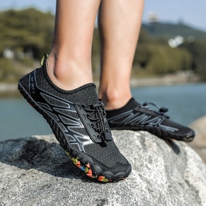 Nouveau modèle chaussures d'eau pour femmes chaussures de plage en maille de grande taille pour la natation à la pataugeoire pêche Rafting randonnée pour les activités d'été - Product Image 1