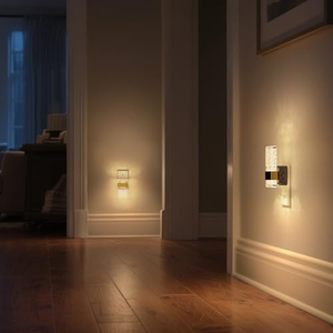 Applique murale LED moderne de luxe dorée en acrylique, veilleuse à intensité variable pour chambre d'enfant - Product Image 4
