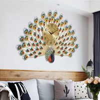 Horloge murale décorative élégante et légère avec une construction robuste, idéale pour embellir les espaces domestiques et de bureau