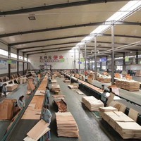 Plateformes de passage et de portique en contreplaqué filmé antidérapant pour l'accès aux conduites et aux fosses de raffinerie pendant les opérations de refonte