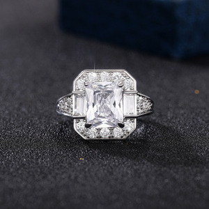 Anello con Zircone Rettangolare per Donne, Elegante Gioiello da Dito alla Moda - Product Image 6