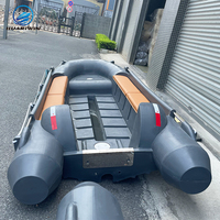 Bateau de sauvetage en HDPE personnalisé, moulage par rotation de plastique de haute qualité, HUARIWIN, stable pour la pêche et le sauvetage, avec logo personnalisé