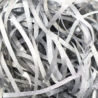 Remplissage en papier déchiqueté biodégradable multicolore avec matériaux recyclés pour l'emballage de boîtes cadeaux alimentaires, service OEM avec logo personnalisé
