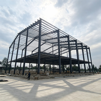Bâtiment préfabriqué en structure acier robuste offrant une résistance supérieure au vent pour le stockage agricole et l'utilisation en atelier