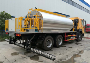 <span class=keywords><strong>Camion</strong></span> de distributeur d'asphalte de SINOTRUK HOWO RHD 340HP 6x4 <span class=keywords><strong>13m3</strong></span> - Product Image 5