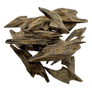 Muchos troncos de madera de agar árabe de aceite no tienen olor y contienen componentes astillas de madera de agar - Product Image 5