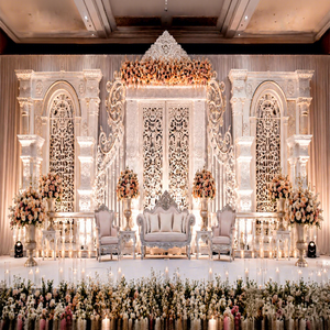 Decoración de Escenario para Recepción Estilo Bollywood Blanco de Lujo, Decoración de Escenario para Boda Estilo Bollywood, Escenario para Boda con Temática Romana, EE. UU. - Product Image 1