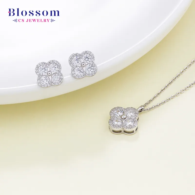 Blossom CS Jewelry aktueller Stil einfaches Vierblättriger Klee-Schmuckset 925 Silberne Ohrringe Würfel-Zirkonien-Ahänger Halskette für Damen