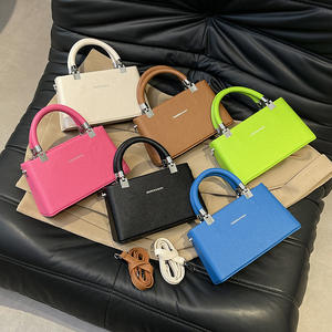 Nuevo bolso de mano de moda para mujer, bolso cruzado de hombro cuadrado pequeño texturizado con estilo para niñas, señoras, fiesta diaria, salida de trabajo - Product Image 1