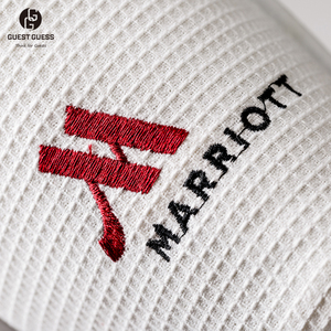 Pantoufles gaufres d'hôtel 5 étoiles de haute qualité avec logo personnalisé Fournitures de bain et de toilette de luxe en EVA pour invités - Product Image 3