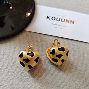 Boucle d'oreille rétro de Hong Kong, accessoire de mode simple et exquis haut de gamme avec imprimé léopard tendance pour cadeau - Product Image 1