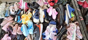 Zapatos de segunda mano a granel para niños y mujeres, calzado usado de grado variado <span class=keywords><strong>por</strong></span> kilos, venta al <span class=keywords><strong>por</strong></span> mayor - Product Image 5