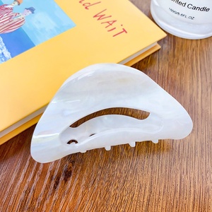 للبيع بالجملة أداة تصفيف الشعر من الأكريليك الأبيض وكبير المشبك ، ساحرة بلون واحد ، صغيرة الحجم ، مشابك الشعر ، أداة تصفيف الشعر - Product Image 2