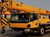 Grúa Móvil de 30 Toneladas TC300A con Alcance Longitudinal de 5430 mm, Velocidad de Guincho de 130 m/min, para Construcción de Puentes e Infraestructura