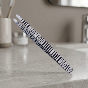 Pinzas para Cejas con Punta Inclinada y Diseño de Zebra, Personalizadas y Profesionales, de Acero Inoxidable Reutilizable, Herramienta de Belleza - Product Image 2