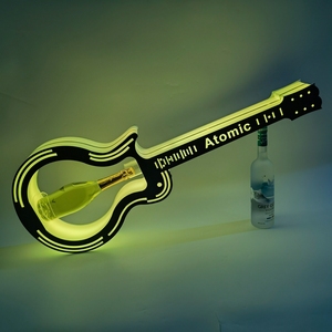 Biểu tượng tùy chỉnh Acrylic LED chiếu sáng chai rượu vang Rack hiển thị Guitar Shape LED chai thuyết trình cho bar chai glorifier - Product Image 6