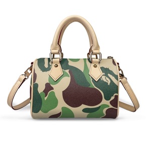 Borsa da bowling versatile in denim con stampa di gattini e biscotti, borsa a tracolla piccola e alla moda - Product Image 1