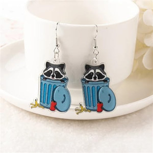 Boucles d'oreilles pendantes fantaisie OEM/ODM en acrylique, motif animaux de <span class=keywords><strong>dessin</strong></span> <span class=keywords><strong>animé</strong></span> (Chat, Raton Laveur), légères, pour Halloween et les fêtes - Product Image 4