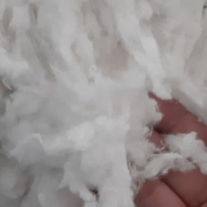 100% tissu non tissé écologique en coton peigné à motif brut blanchi par Mme Mira pour la filature - Product Image 2