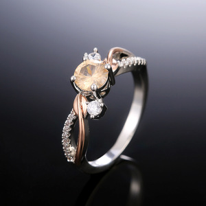 Anello con zirconi a forma di foglia bicolore color oro rosa per donna, elegante gioiello da dito alla moda - Product Image 1