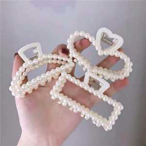 Pinza de Pelo con Perlas Elegante y Moderna para Mujer, 7.5cm, de Alta Gama, Hecha de Plástico - Venta al Por Mayor - Product Image 3