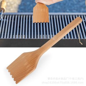 Grattoir à barbecue en bois à long manche, outil de cuisine durable pour le nettoyage des grillades - Product Image 3